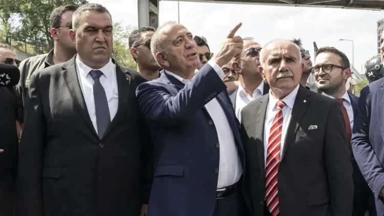 Kayyım Gürsel Tekin, polise 30 kişilik giriş listesi verdi