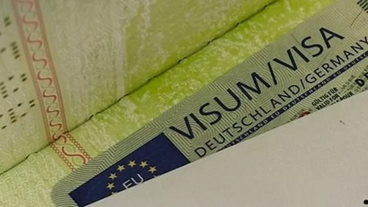 Kuyrukta vize bekleyen Türklere Almanya’dan vize müjdesi
