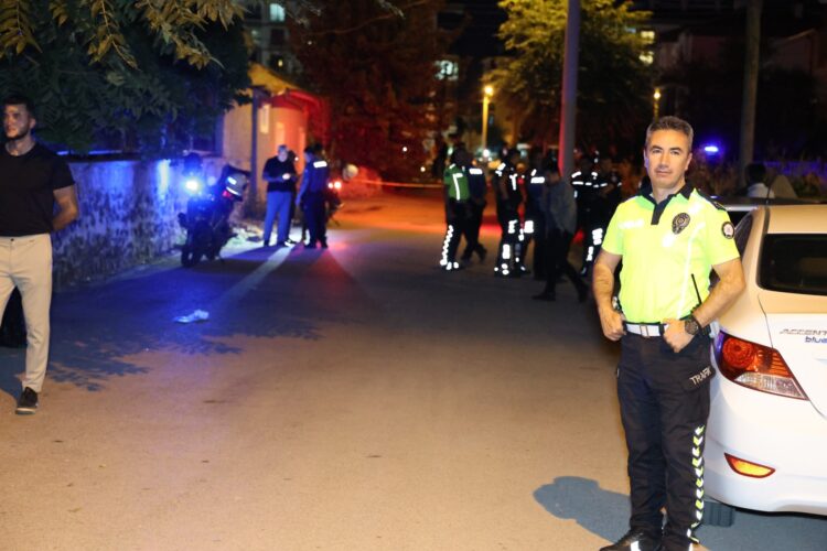 Kurşun yağdırdı: Önce komşusunu sonra annesi ile kardeşini ardından kendini vurdu