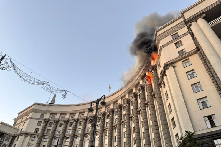 Rusya ilk kez Kiev’de hükümet binasını vurdu