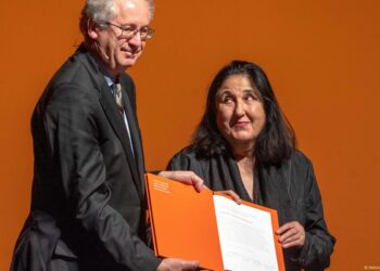 Yazar Emine Sevgi Özdamar’a Almanya’dan Liyakat Nişanı