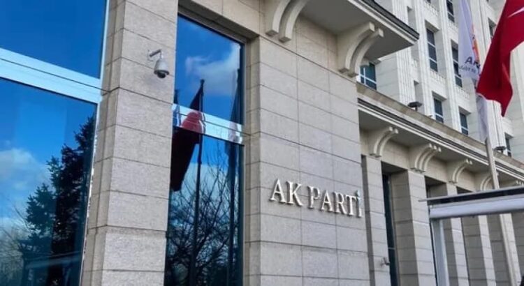 AKP’de yaşanan istifalara bir yenisi daha eklendi