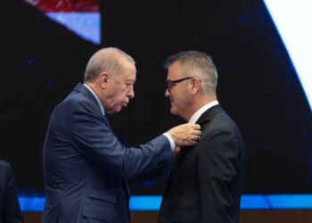 Biri CHP’den iki belediye başkanı daha AKP’ye katıldı