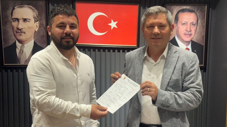 CHP’den istifa eden meclis üyesi AKP’ye katıldı