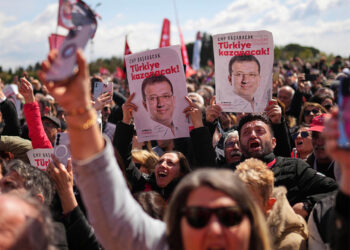 Ekrem İmamoğlu Guardian’a yazdı: Demokrasimiz ciddi tehdit altında