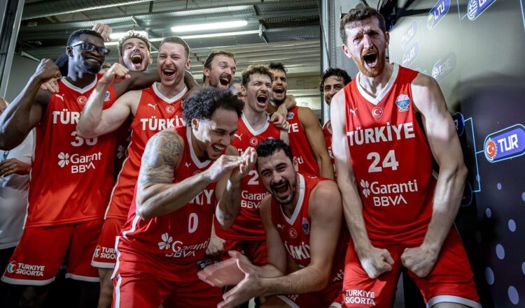 12 Dev Adamın tarihi zaferi sonrası TFF’ye çağrı