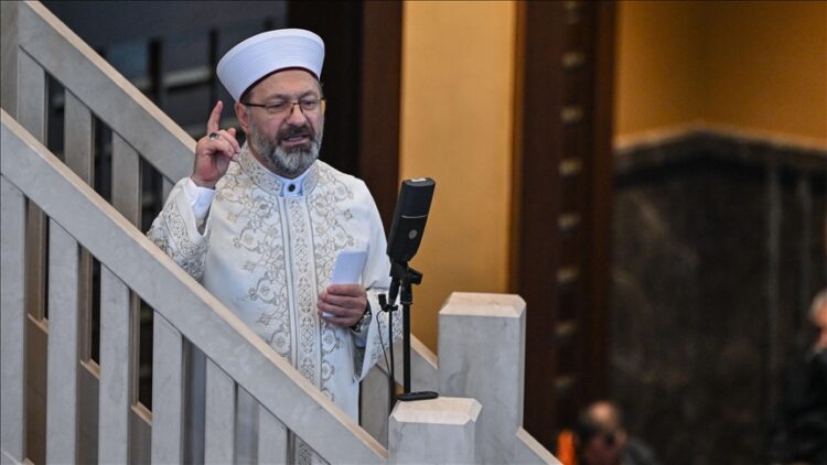 Diyanet İşleri Başkanı Ali Erbaş da TOGG’dan indi, Mercedes’e bindi
