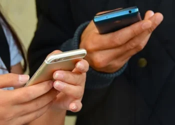 63 milyon kişi nisan ayında cep telefonunu değiştirmek zorunda kalacak