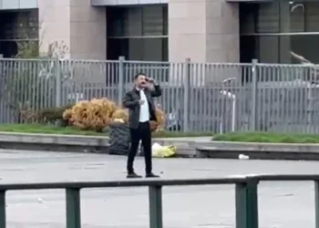 Çağlayan Adliyesi önünde silahlı eylem: Önce havaya, sonra kendi bacağına ateş etti