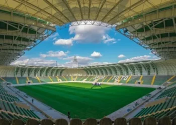 Daha dün kupa kaldırıp Avrupa’da oynuyordu: Bugün internet sitesini bile satışa çıkarttı