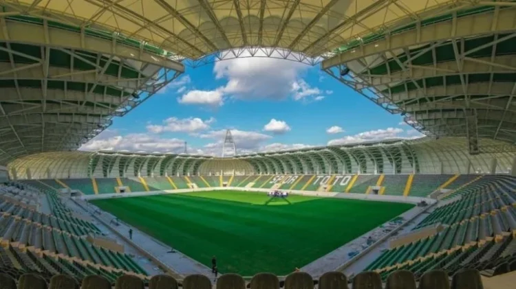 Daha dün kupa kaldırıp Avrupa’da oynuyordu: Bugün internet sitesini bile satışa çıkarttı