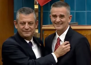 İYİ Parti’den ihraç edilen Bağımsız Sakarya Milletvekili Ümit Dikbayır CHP’ye katıldı