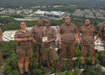 Kargo şirketi, on binlerce çalışanını işten çıkardı