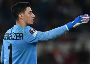 Lille, PAOK’a boyun eğdi: Berke Özer yine penaltı kurtardı