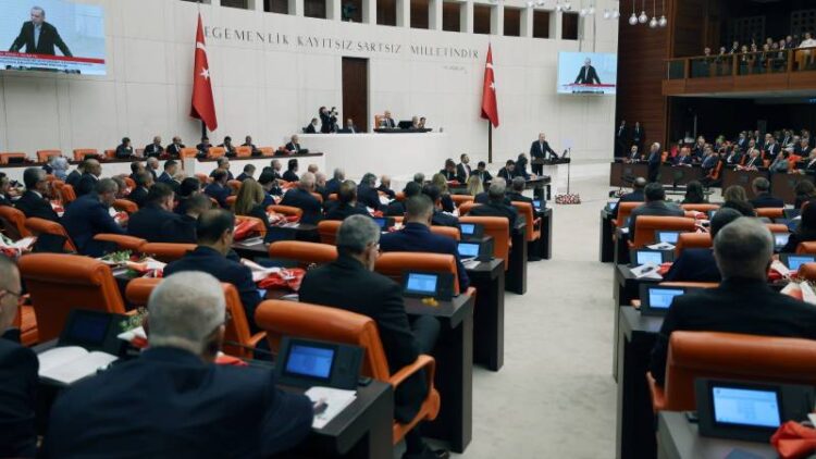 Meclis’te yeni dönem CHP ve TİP’siz başladı: Erdoğan ayakta karşılandı; DEM ve İyi Parti alkışlamadı