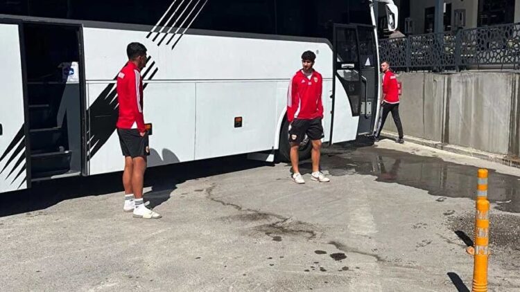 Hesap ödenemedi, futbolcular lokantada rehin kaldı