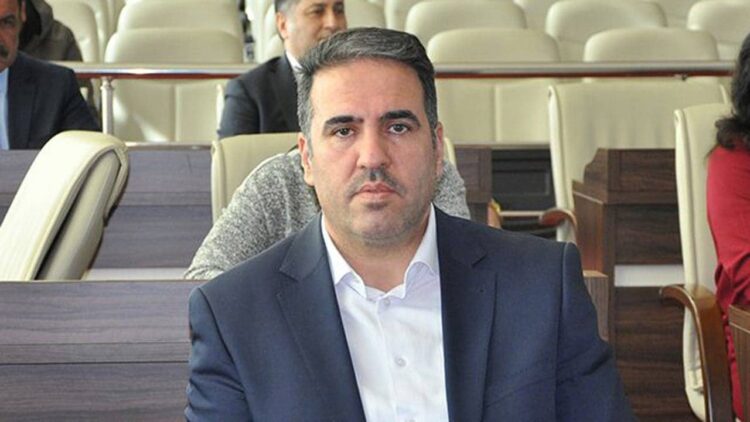 AKP’li meclis üyesi kadın güvenliği darp etti