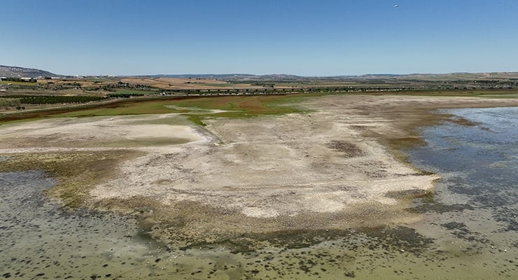 İstanbul’un önemli su kaynağı Büyükçekmece Gölü kurudu