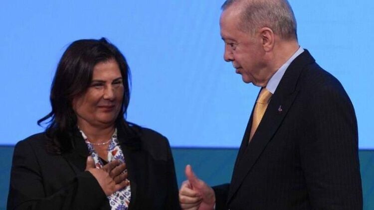 AKP’li Çerçioğlu yuhalandı: Apar topar sahneyi terk etti