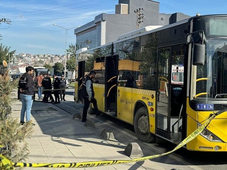 İETT otobüsünde bıçaklı saldırı dehşeti: 1 ölü, 2 yaralı