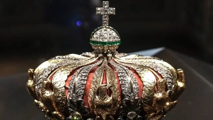 Louvre Müzesi soygunu: Hırsızlar her yerde aranıyor