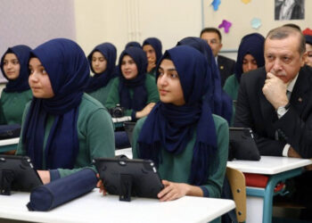 İmam Hatiplerden büyük kaçış: 195 bin öğrenci okulu bıraktı