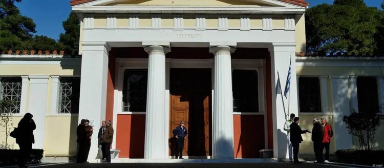 50 yıl önce çalınan eser Yunanistan’a iade edildi