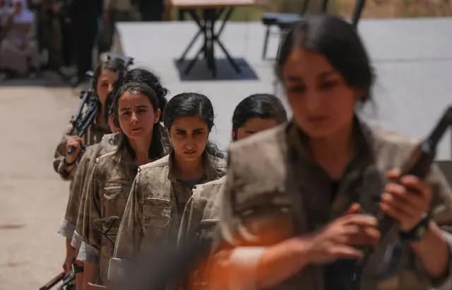 PKK, “tarihi bir adım atacağını” duyurdu