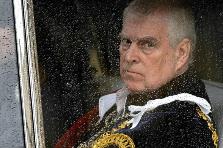 Prens Andrew kraliyet unvanlarını bıraktığını açıkladı