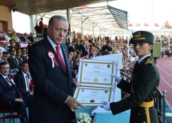 TSK’dan ihraç edilen Teğmen Ebru Eroğlu’na çirkin sözler