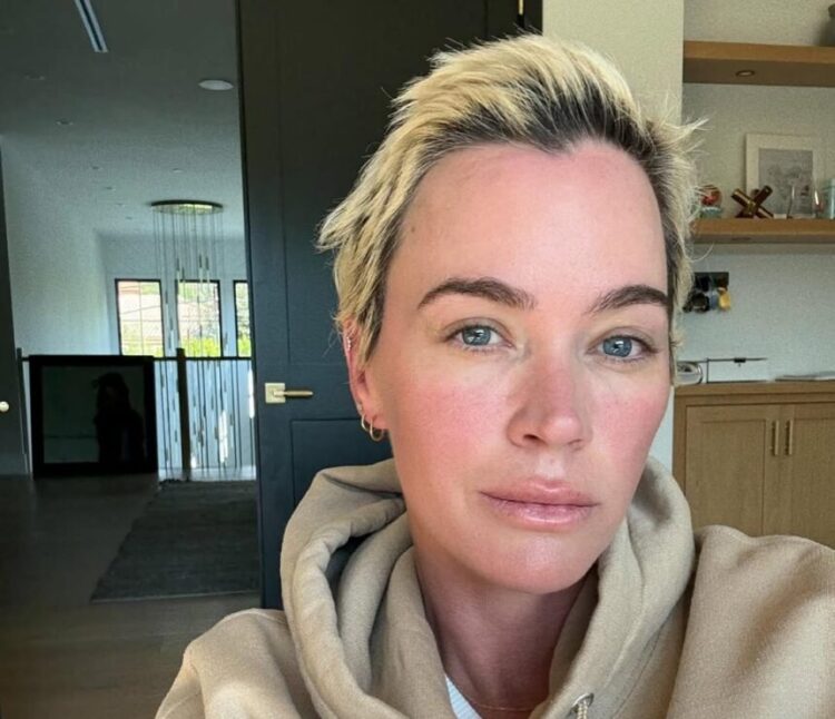 16 ameliyat sonra beyin kanserini yendiğini açıkladı