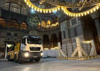 Ayasofya restorasyonunda “ağır tonaj” krizi büyüyor: Bakan Ersoy bilim kurulunu işaret etti, kurulda arkeolog olmadığı ortaya çıktı