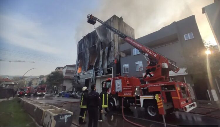 6 işçiyi öldüren yangın: 7 kamu görevlisi açığa alındı, patron kaçarken yakalandı