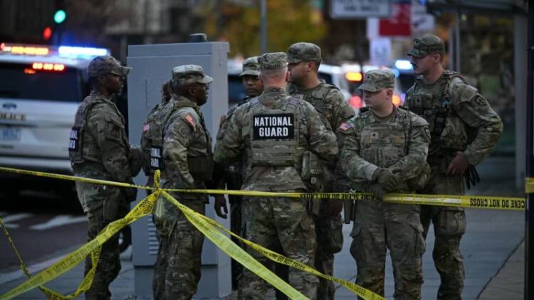 ABD, Ulusal Muhafız saldırısının ardından Afganlara yönelik göçmenlik başvurularını askıya aldı