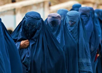 Afganistan’da emir: Kadın hastalar, hasta bakıcılar ve personel burka giysin