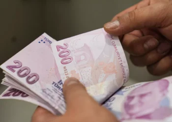Banka, ünlü profesörün hesabına yanlışlıkla 2.3 milyon lira yatırdı: Hatayı fark etmedi