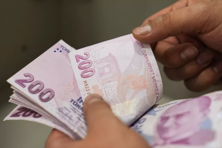 Banka, ünlü profesörün hesabına yanlışlıkla 2.3 milyon lira yatırdı: Hatayı fark etmedi