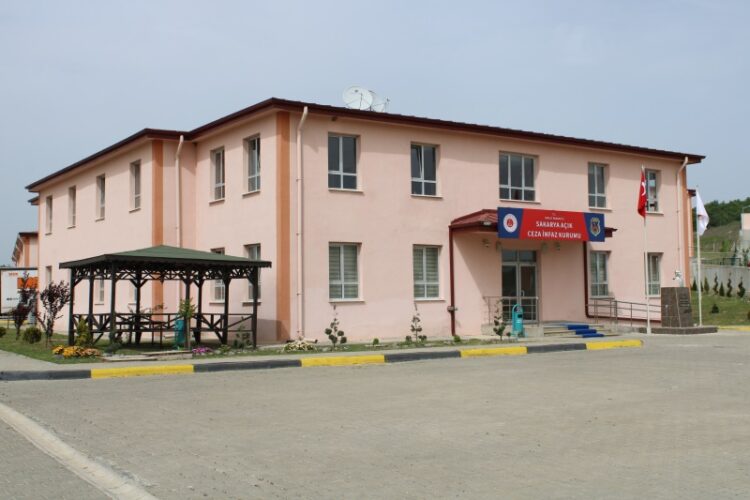 Cezaevinde gıda zehirlenmesi: 171 kişi hastaneye kaldırıldı