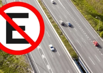 E harfli trafik levhası merak konusu oldu: İşte anlamı