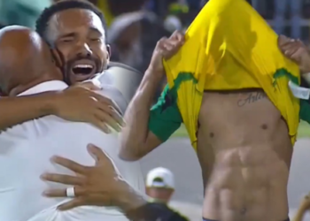 Fenerbahçe’nin eski teknik direktörü, 150 bin nüfuslu ülkeyi Dünya Kupası’na taşıdı