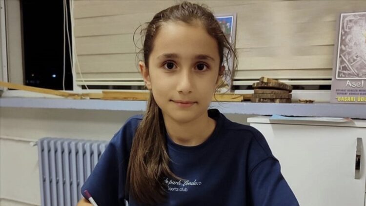 İlkokul öğrencisi çizdiği karikatürle dünya birincisi oldu