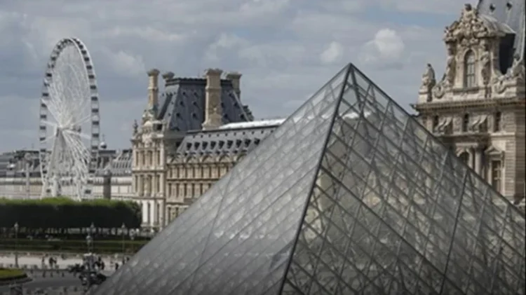 Soyulan Louvre müzesinin şifresi alay konusu oldu: “123456 yapsaydınız daha iyiydi”