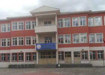 Bingöl’de 120 öğrenci gıda zehirlenmesi şüphesiyle hastaneye kaldırıldı