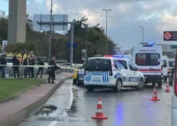 Bir kadın, boşandığı erkek tarafından taksiden zorla indirilerek öldürüldü