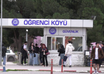 Ege Üniversitesi Öğrenci Köyü’nde depremzede öğrencilerin giriş kartları bloke edildi: Yalnız bırakılmamız sadece 2 buçuk sene öncesiyle sınırlı kalmadı