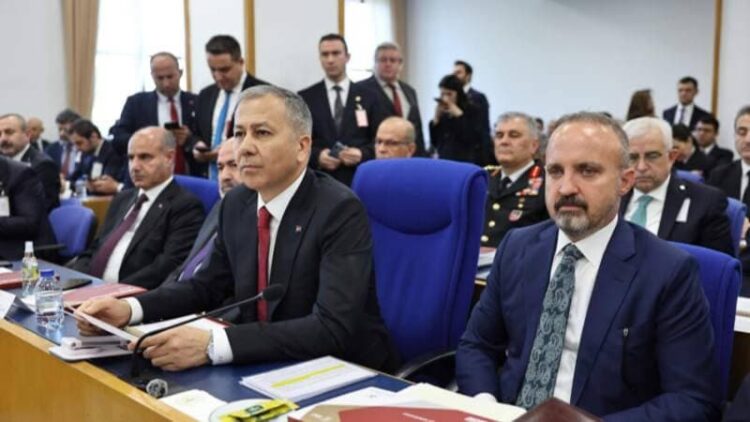 Ali Yerlikaya’dan Özgür Özel’e: Yalan ağzınıza yuva yapmış