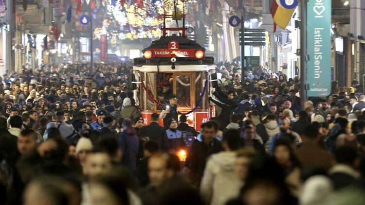 TÜİK verileri: Gelirin yarısını en zengin yüzde 20’lik kesim alıyor