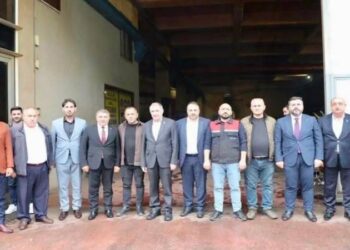 Dilovası yangın faciasında kaçak bina tartışması: AKP’liler yıkım kararı olan yapıyı ziyaret edip önünde fotoğraf çektirmiş