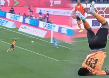 Puanı kurtardı ama canından oluyordu: 90+1’de sevinirken boynunu kırıyordu