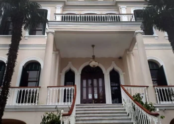 Adli emanette ikinci soygun, bu kez adres Adalar: 12 silahın kayıp olduğu belirlendi, zabıt katibi tutuklandı